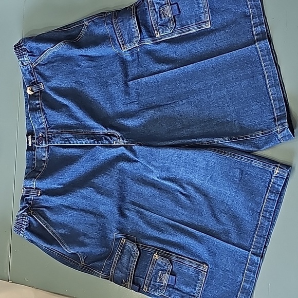 KINK SIZE, MENS dinim Shorts. Size 48. Cargo style. Nice..nice pockets. - Picture 1 of 9